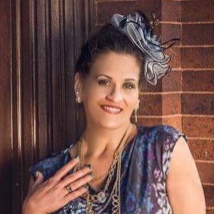 Meet your Posher, Eva